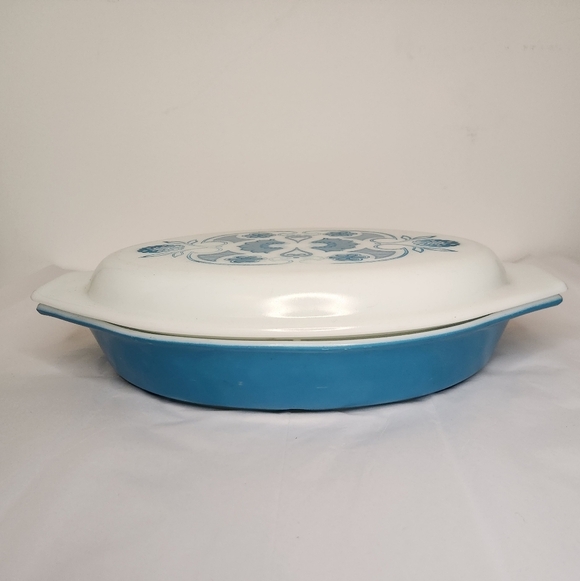 Vintage Horizon Blue Pyrex Dish - Picture 3 of 14